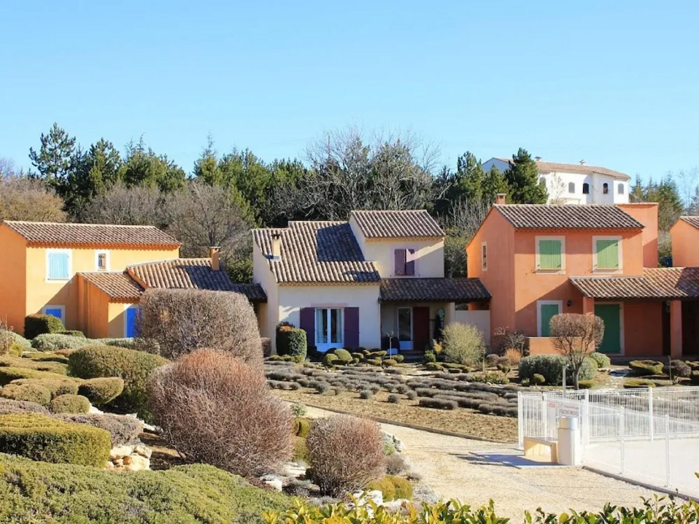 Semi-detached villa with dishwasher, close to the village