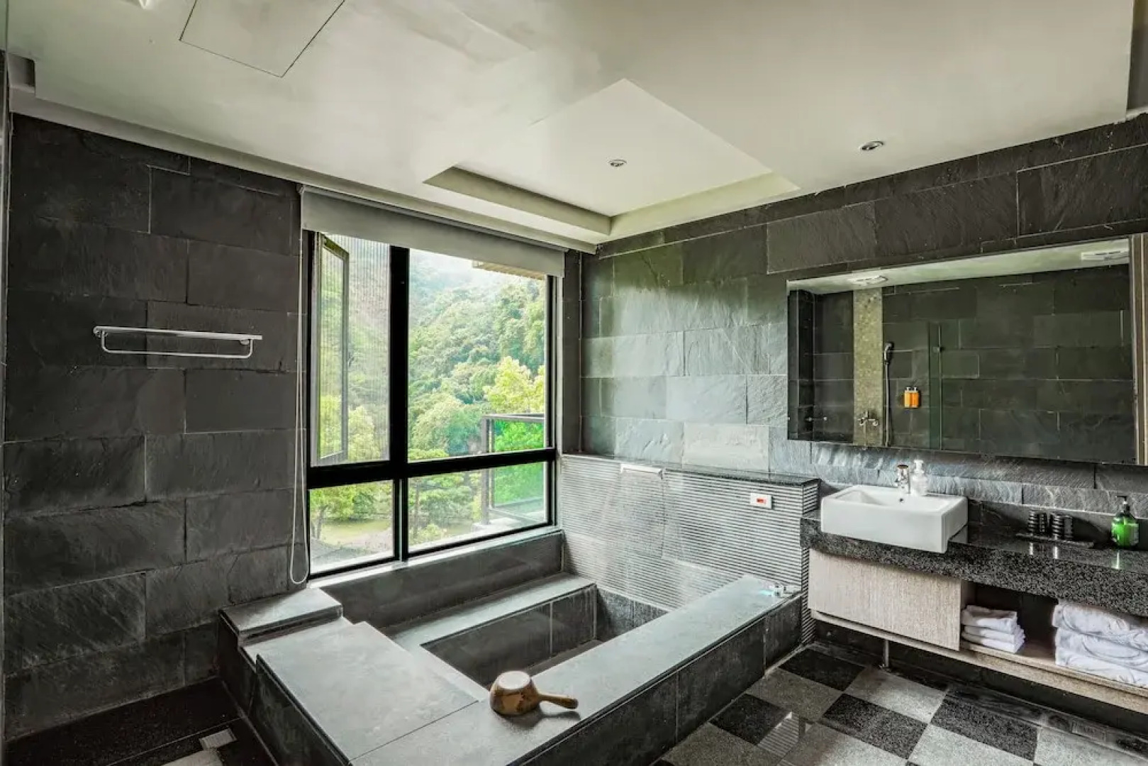 Sunrise Hot Spring Hotel