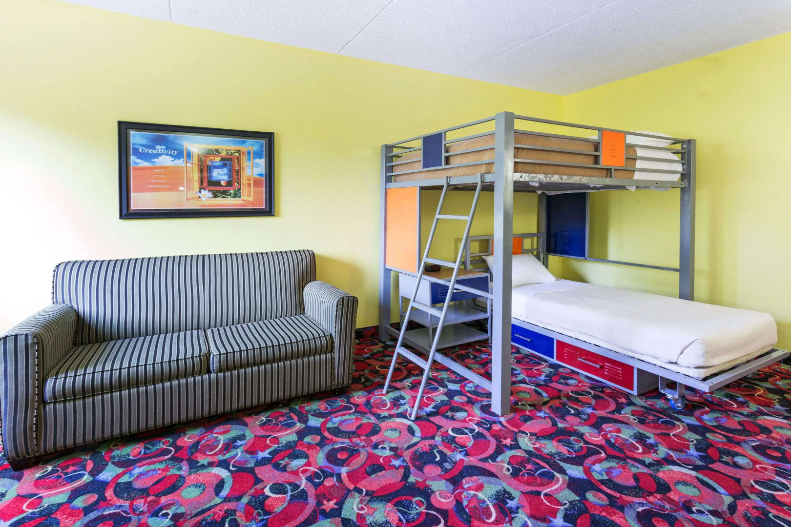 Ramada by Wyndham Bettendorf