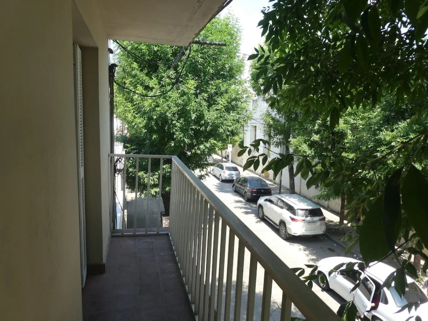 Departamento-casa muy amplio y céntrico.