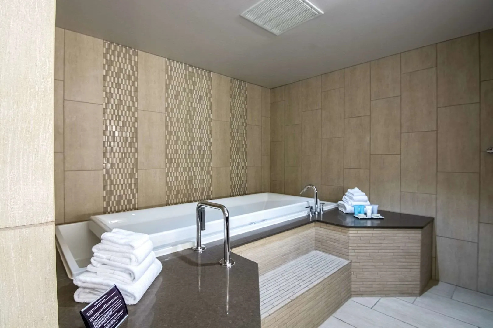 Oasis Hotel & Conv. Center, an Ascend Collection Hotel