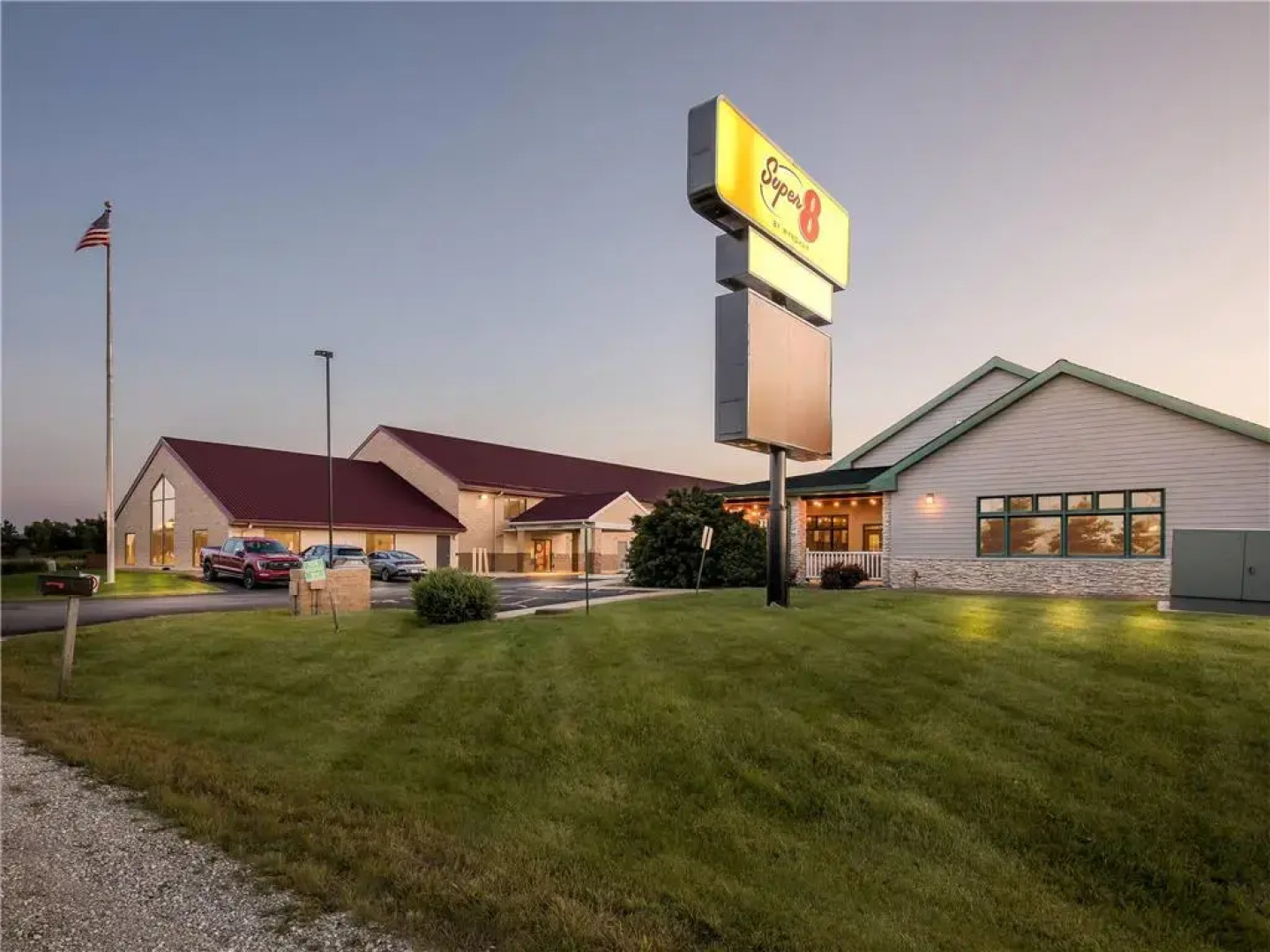 Super 8 by Wyndham Sturtevant/Racine