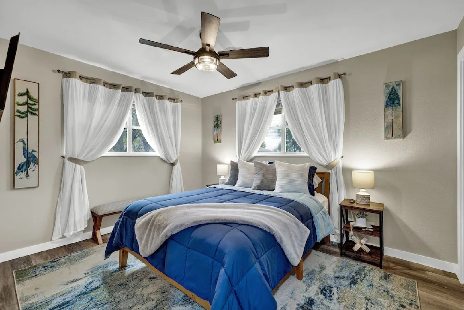 Charming Oasis Hot Tub & Fire Pit - 1mi to Dwntn