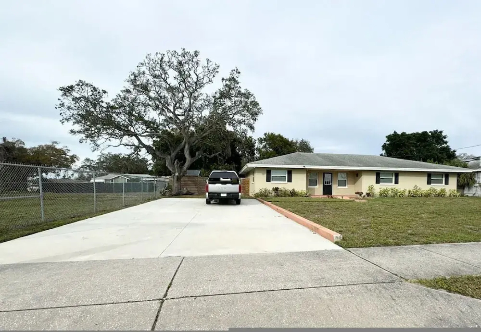 Quiet Spacious Home Close to Clearwater Beaches