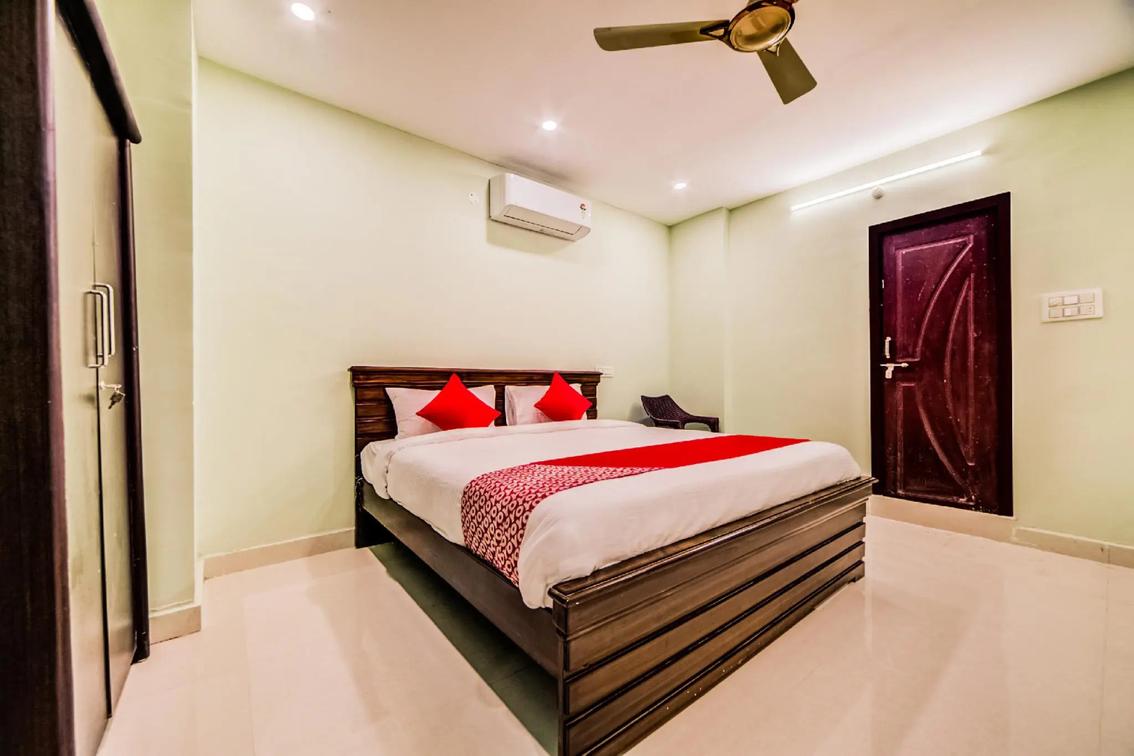 OYO 37003 Hotel Shreshta Inn