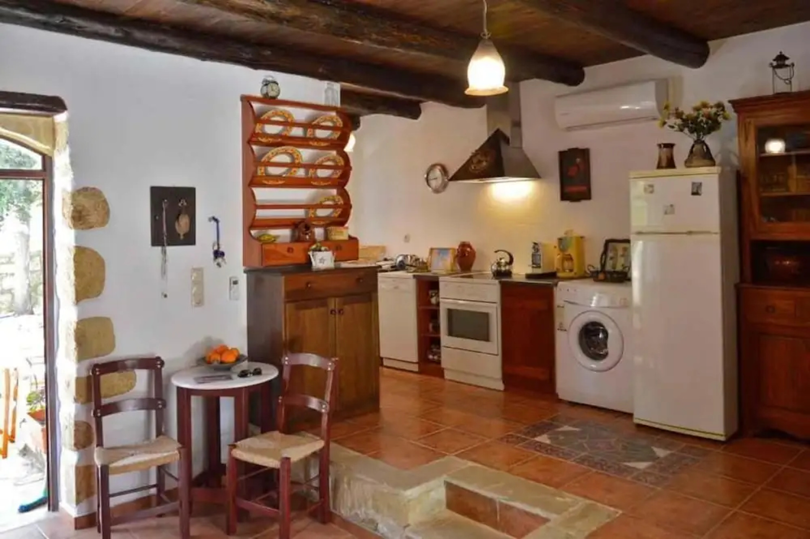 Apanemia Stone House in Crete