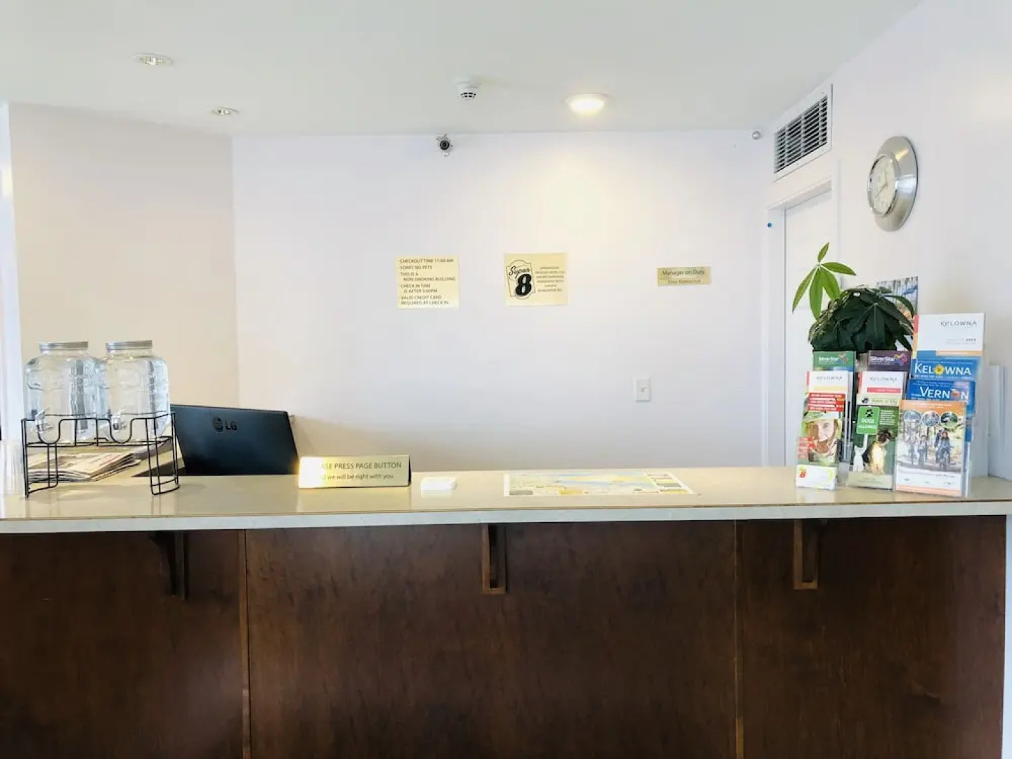 Super 8 Lake Country/Winfield Area