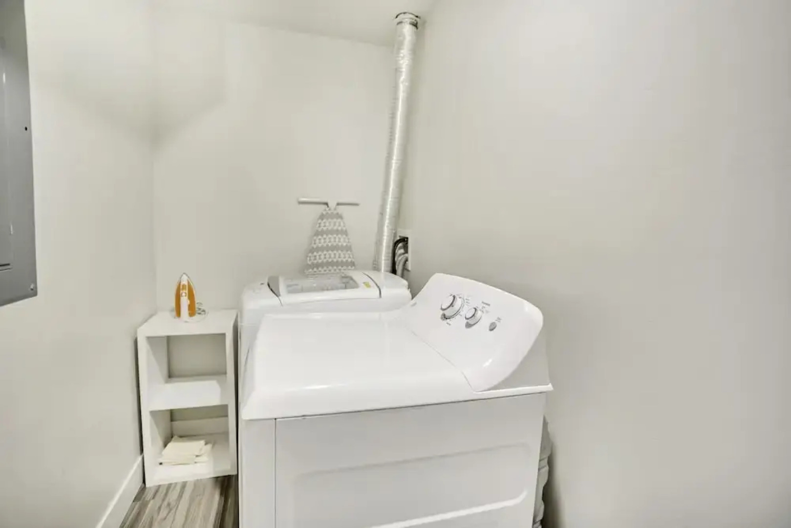 NEW FURNISHED 2bd APT GREAT for Long Stays