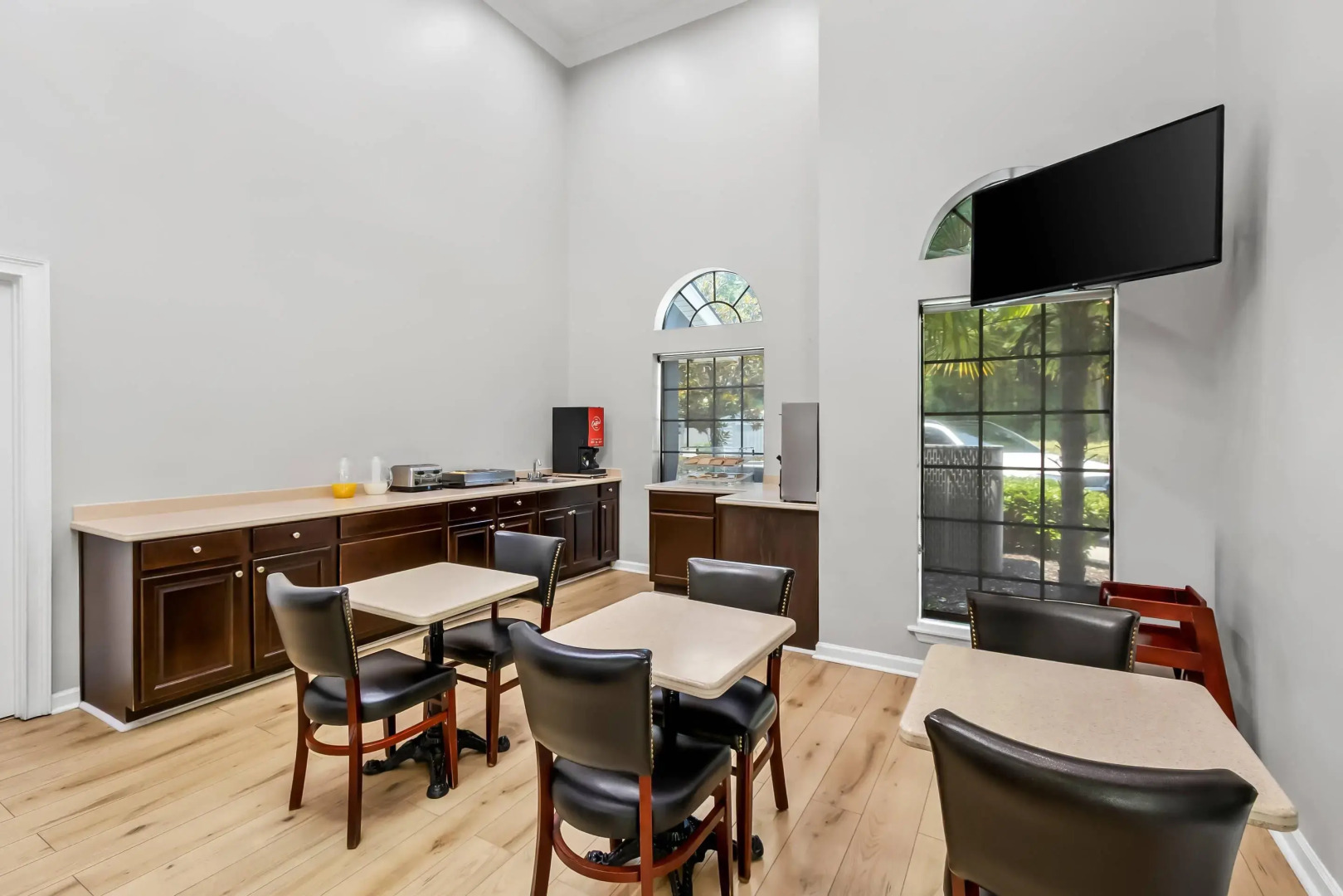 Econo Lodge Inn & Suites Cayce I-26 Airport