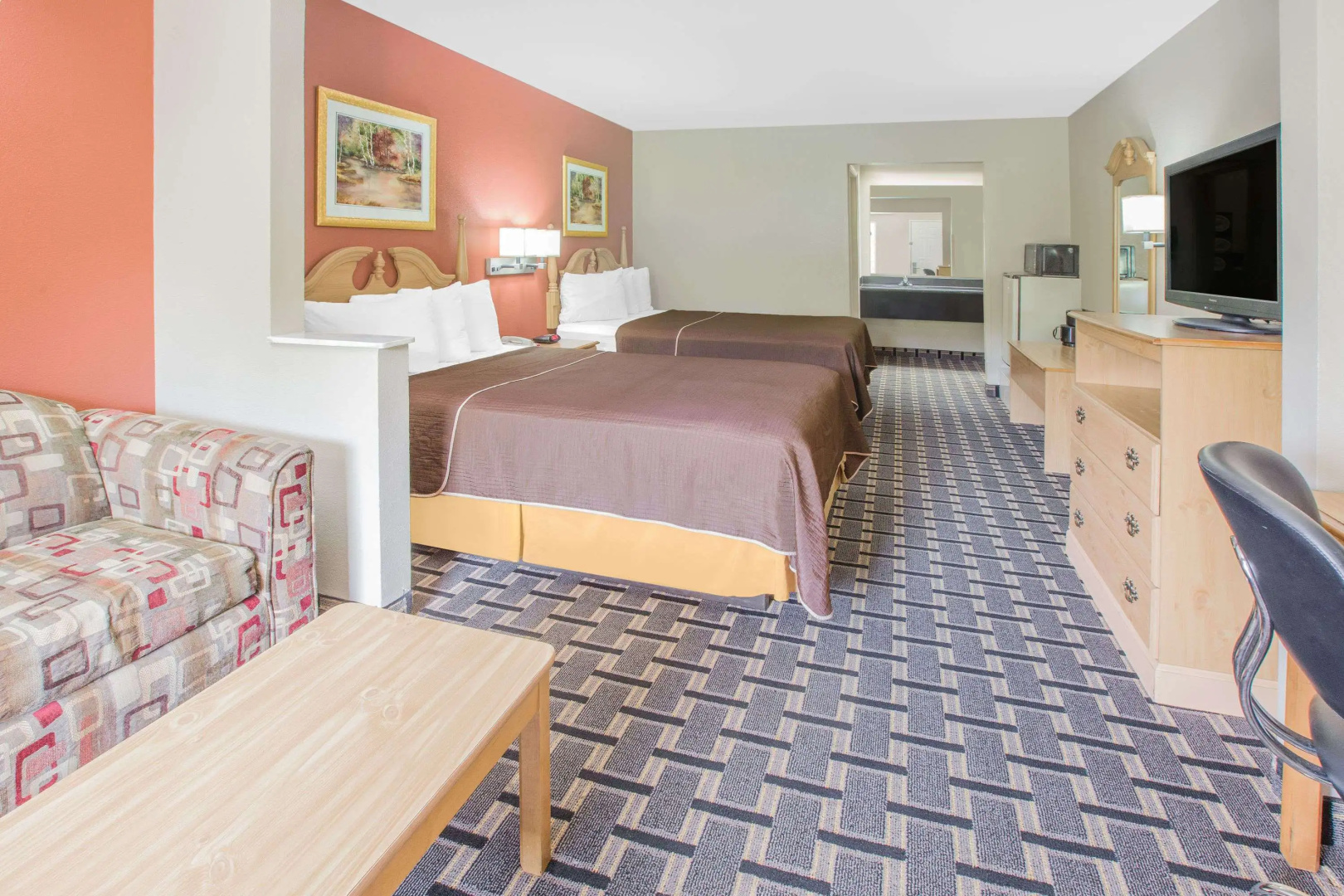 Days Inn & Suites by Wyndham Pine Bluff