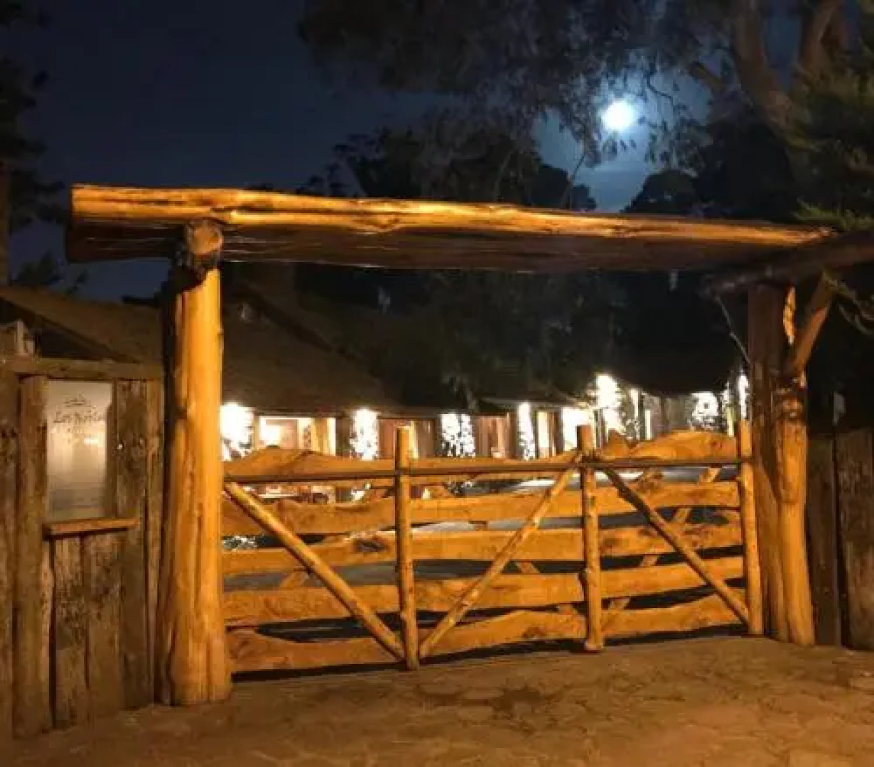 Los Nobles Hostal de Bosque