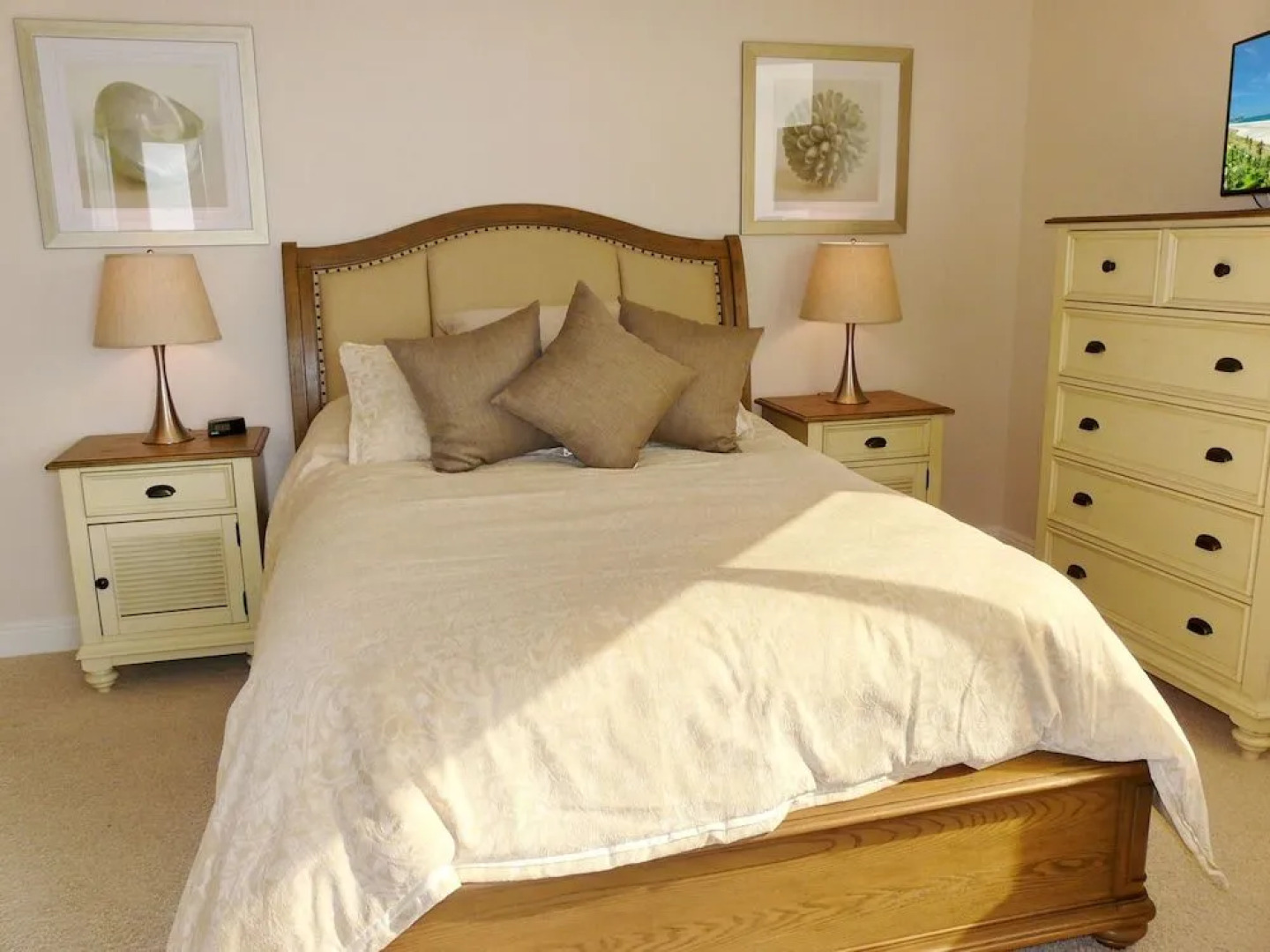 Stylish Beachfront Condo With Spa/pool and Ocean Views