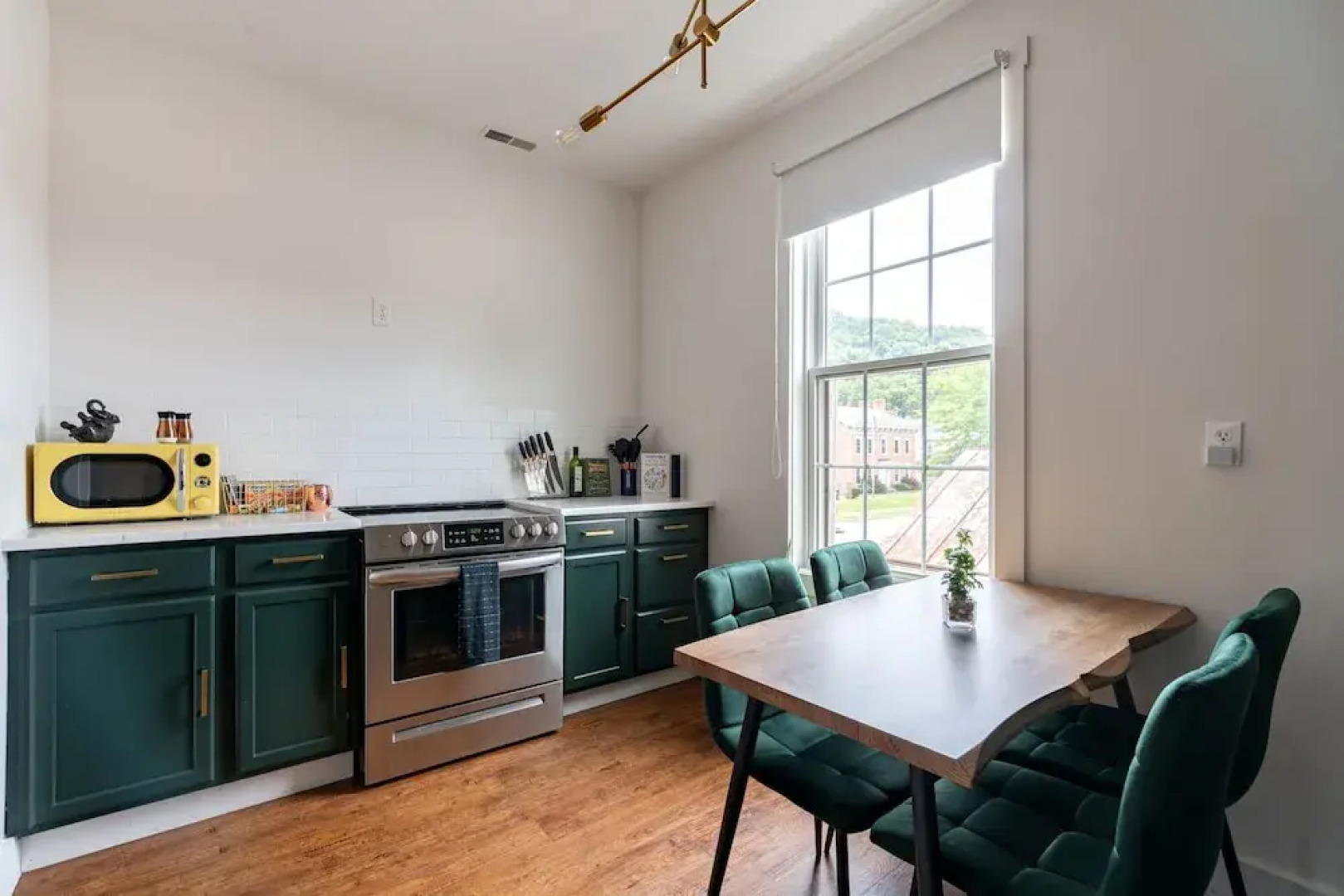 Prime Location Top Rated Clean Parking Free