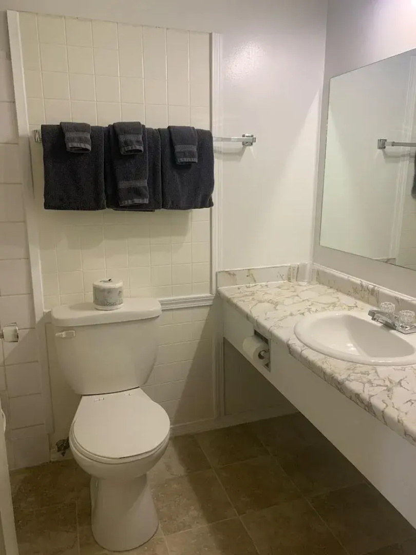Granby River Inn  Suites