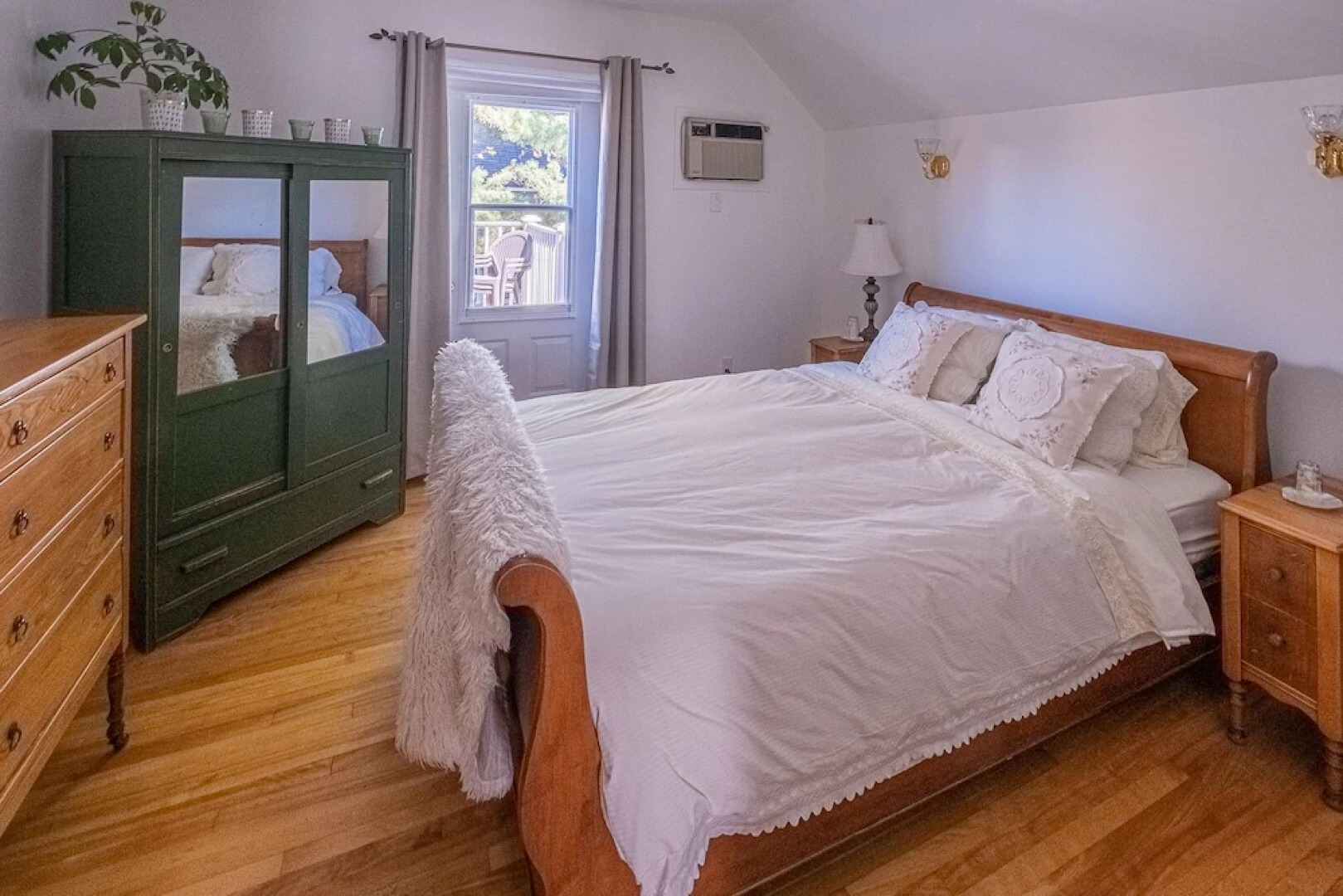 Une Fleur au Bord de l'Eau