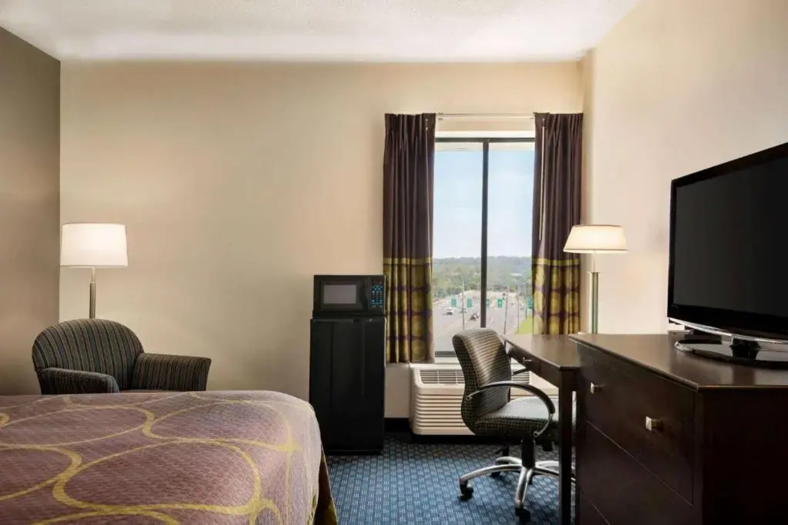 Super 8 Liverpool/ Syracuse Area