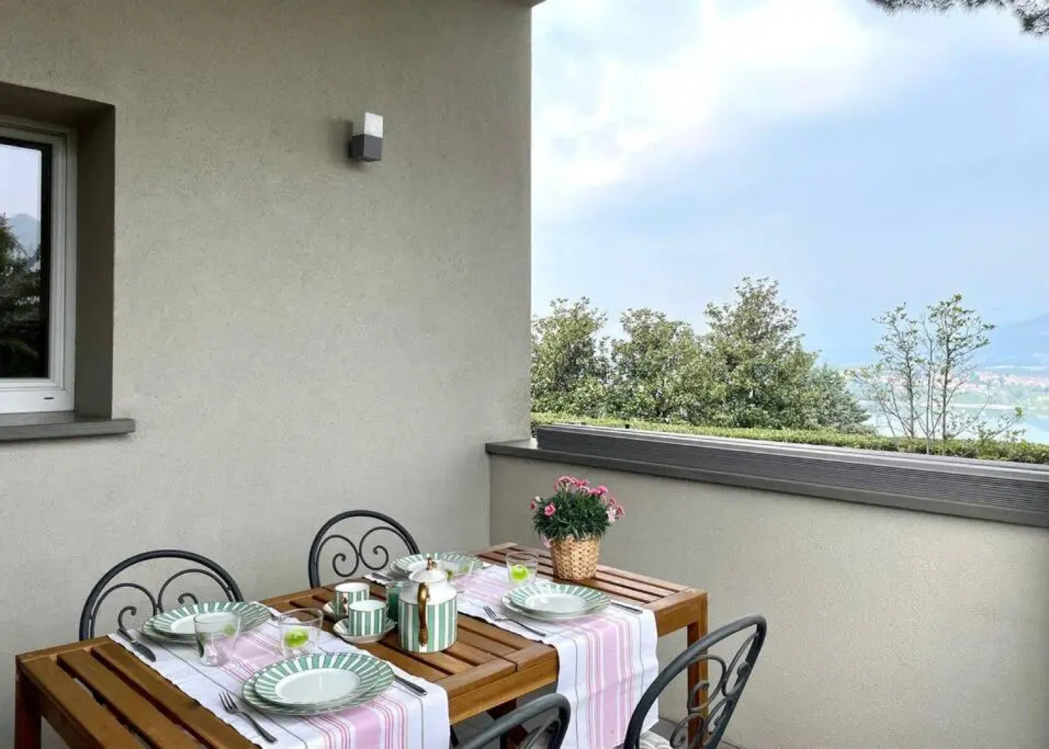 MY HUMBLE HOUSE: appartamento con vista lago e giardino uso esclusivo