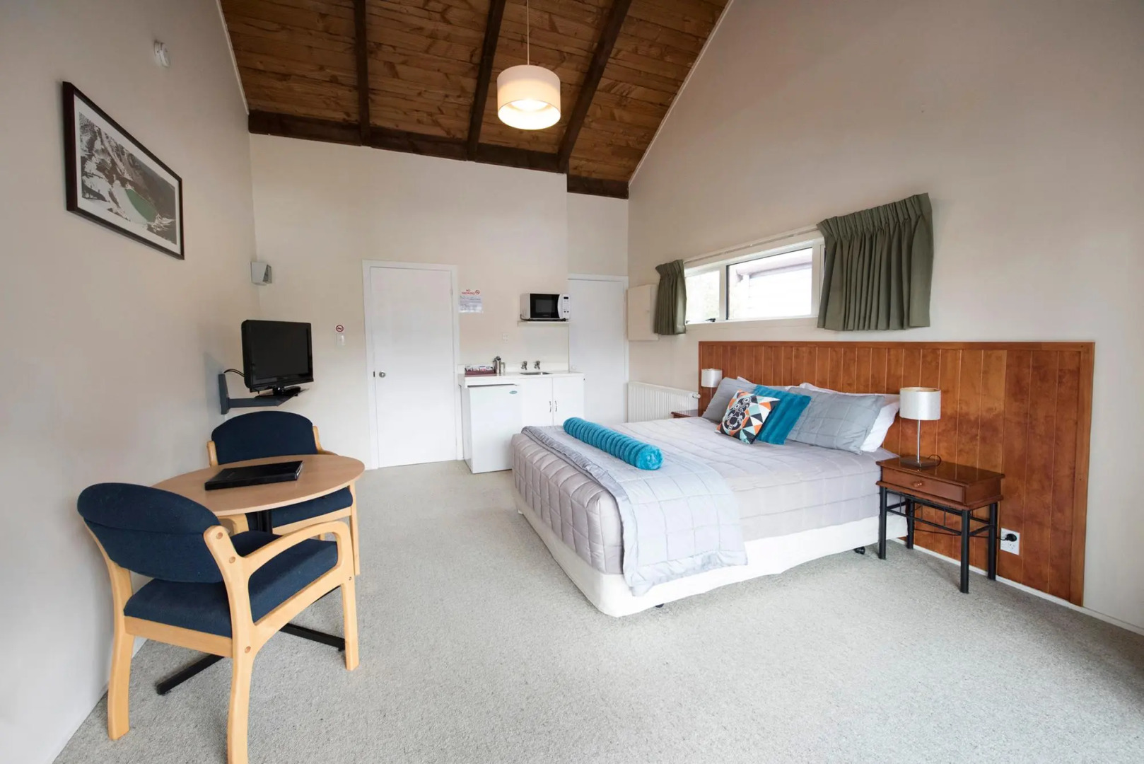 Adventure Lodge & Motel