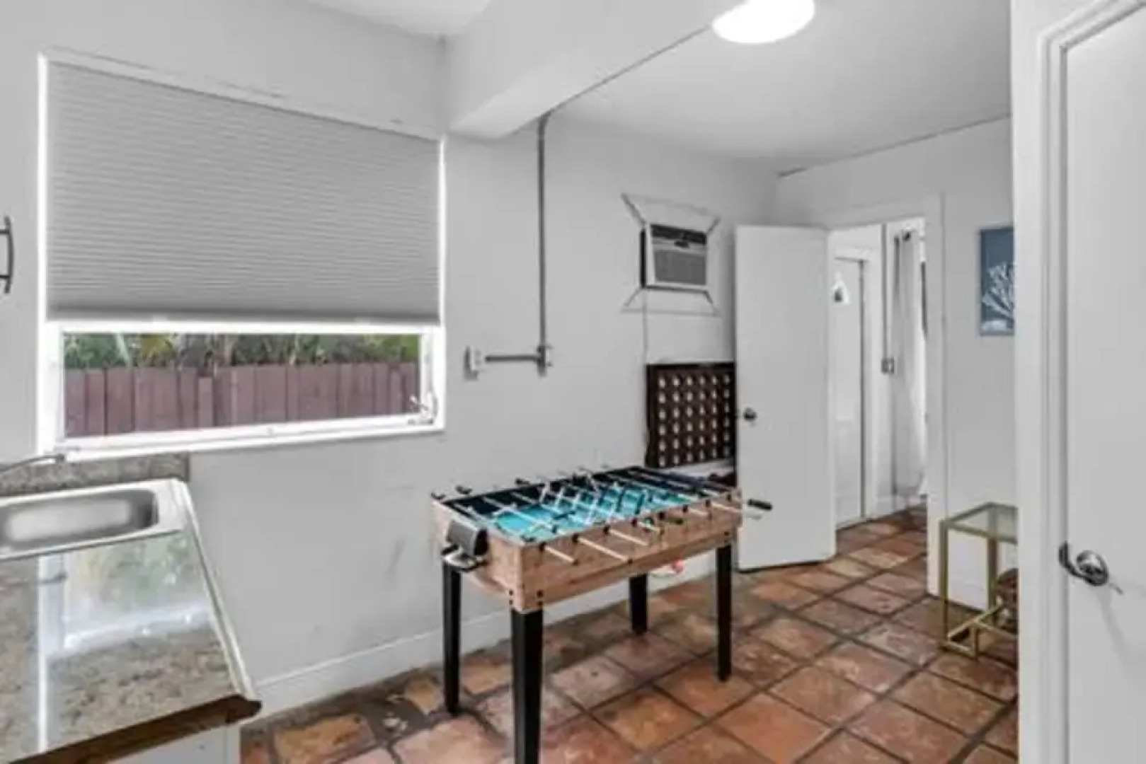 427 NE 107th Studio 6BR 3BA 7 Beds Pool Parking 2 Kitchen