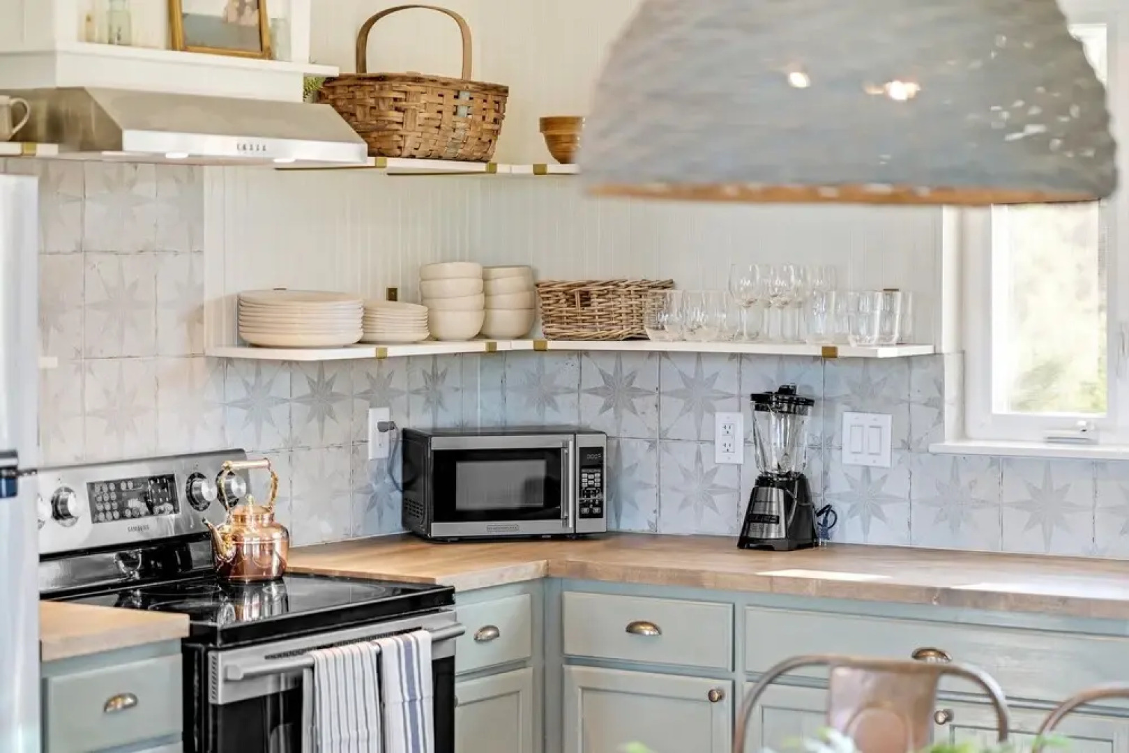 NEW Gorgeous Home With Hot Tub 5min From the River