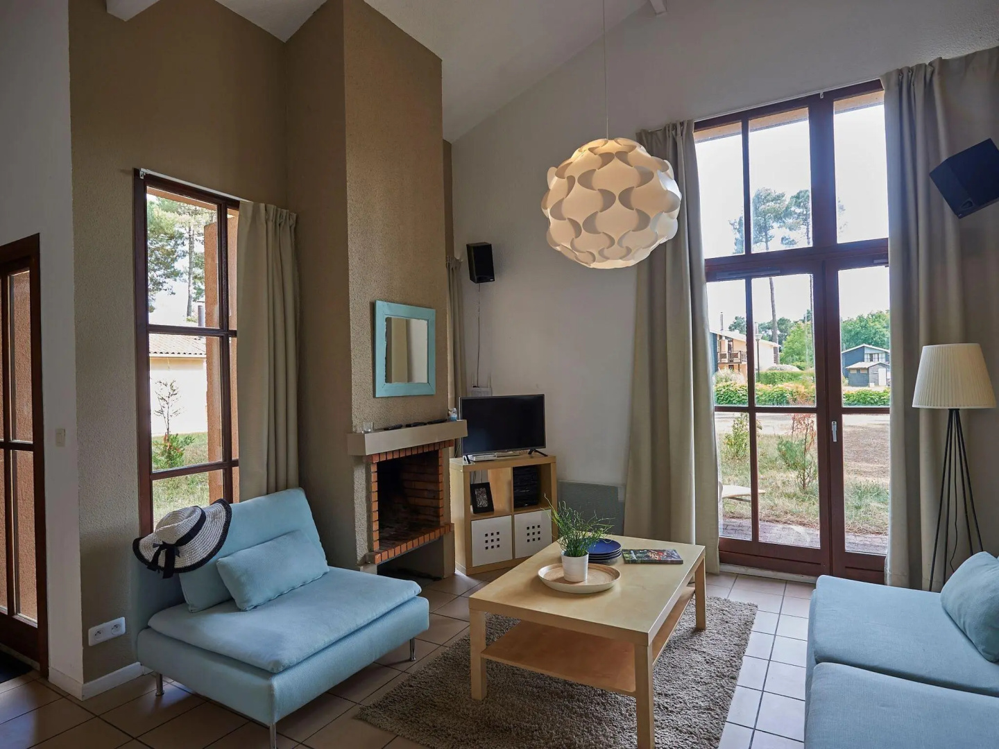 Luxurious detached villa in a nature reserve with a castle