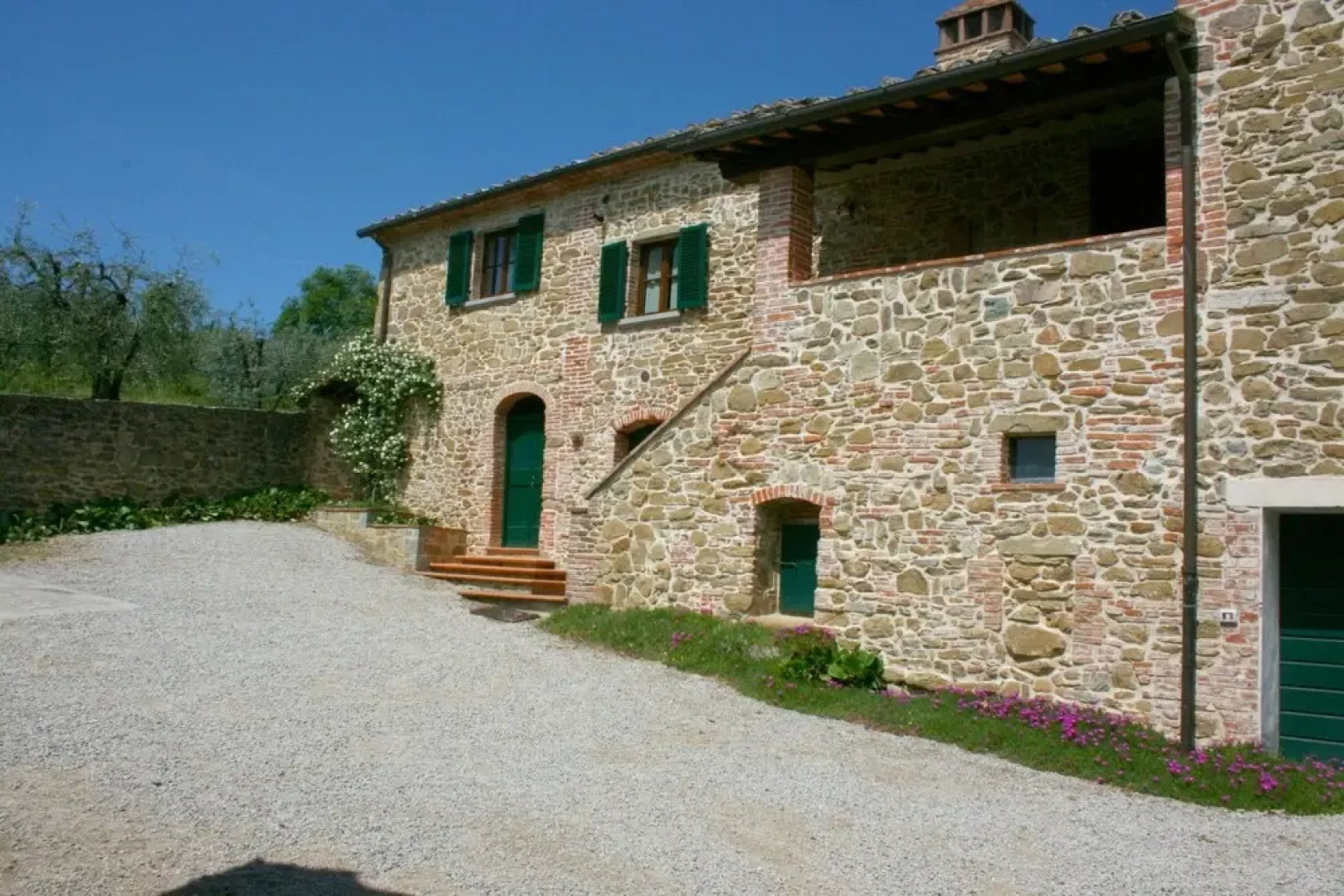 Wonderful private villa with WIFI, private pool, TV, pets allowed and parking, close to Arezzo