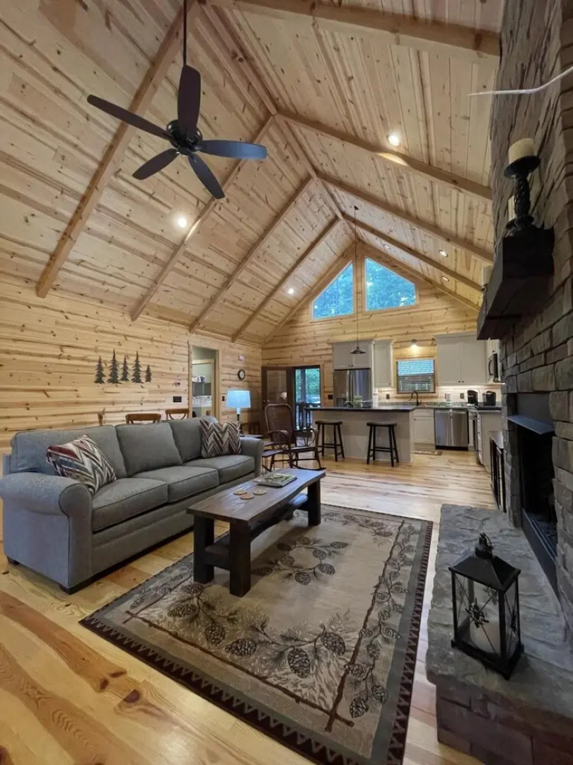 Hollow Tree Hideaway - Coosawattee River Resort