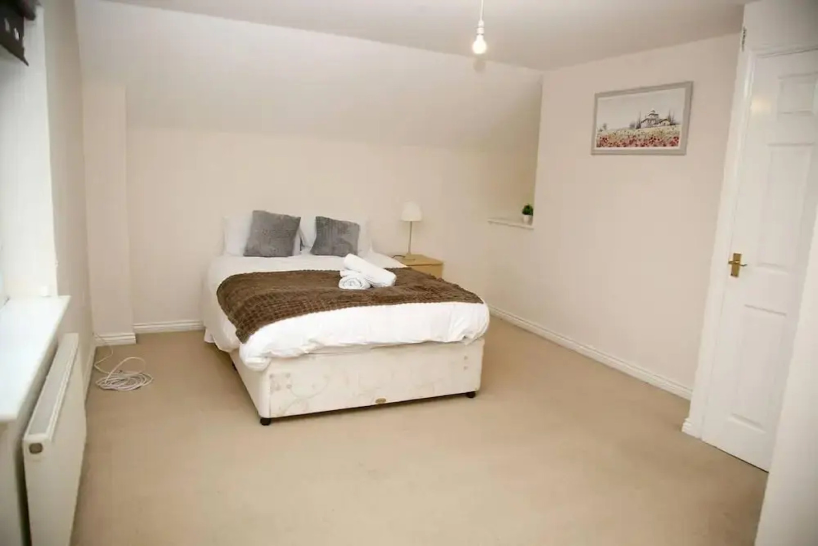 8 Guests - 4 Bedrooms - Parking - Garden