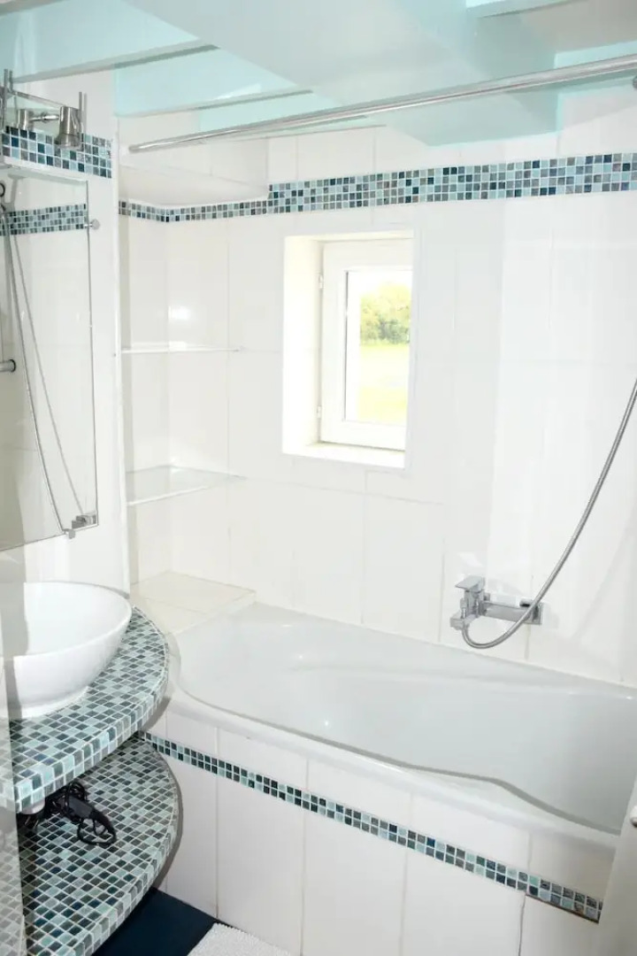 House With 2 Bedrooms in Bayeux, With Shared Pool, Enclosed Garden and Wifi