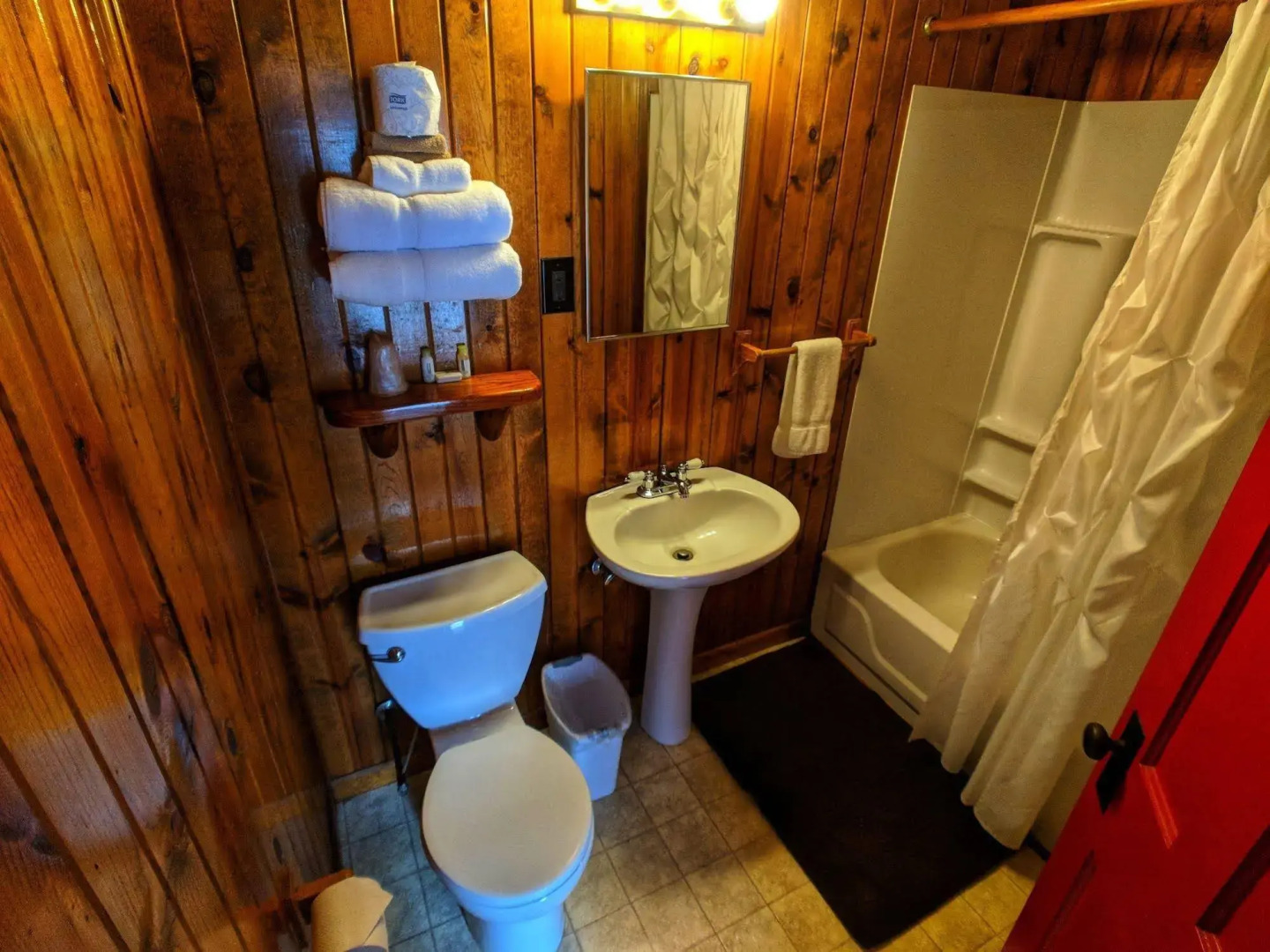 Foot of the Mountain Motel