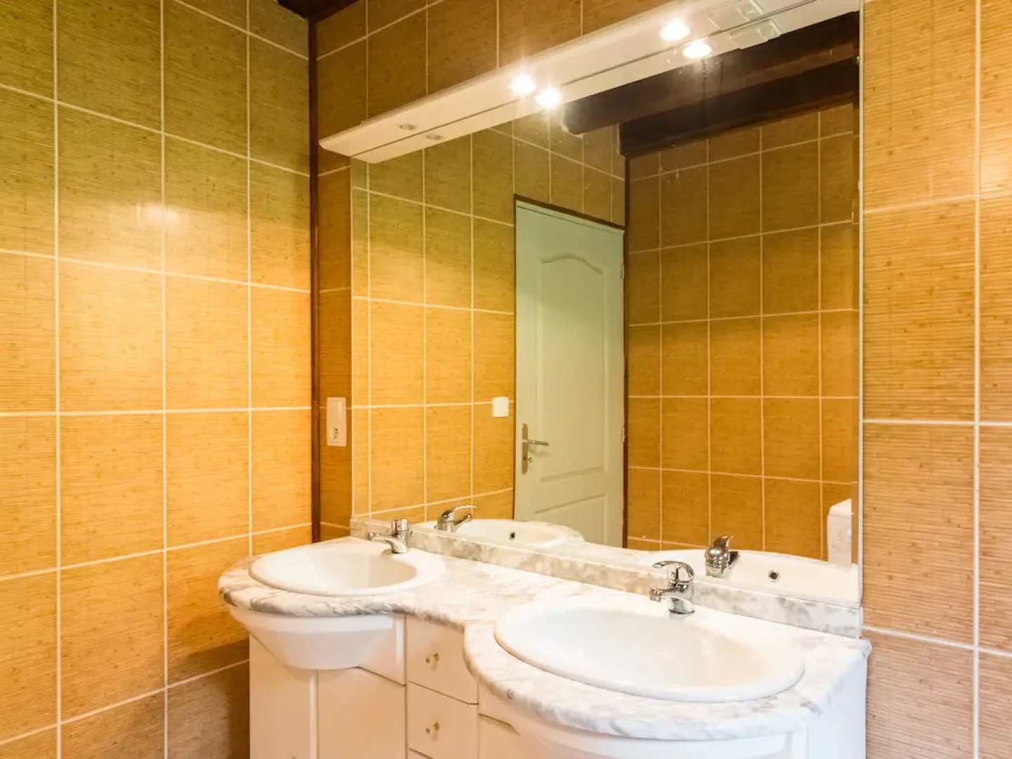 Quaint Holiday Home in Blanquefort-sur-Briolance with Private Pool