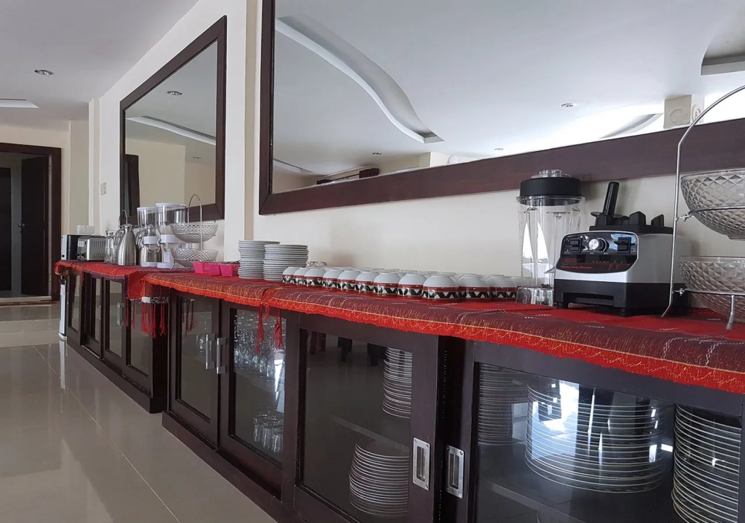 Zoe's Paradise Waterfront Hotel