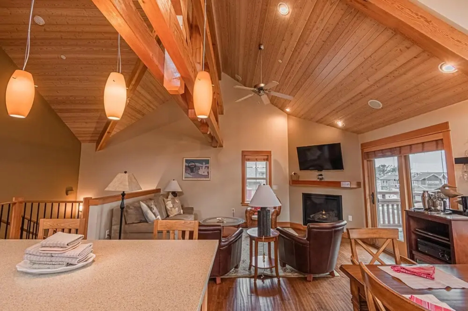 Lodges at Cannon Beach B2