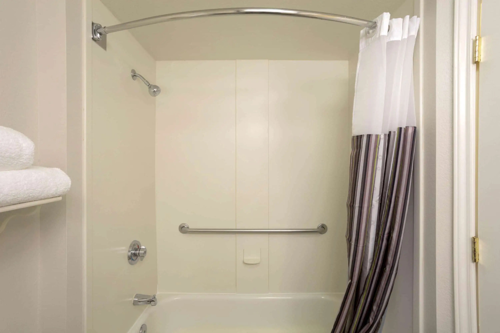 La Quinta Inn & Suites by Wyndham St. Louis Westport