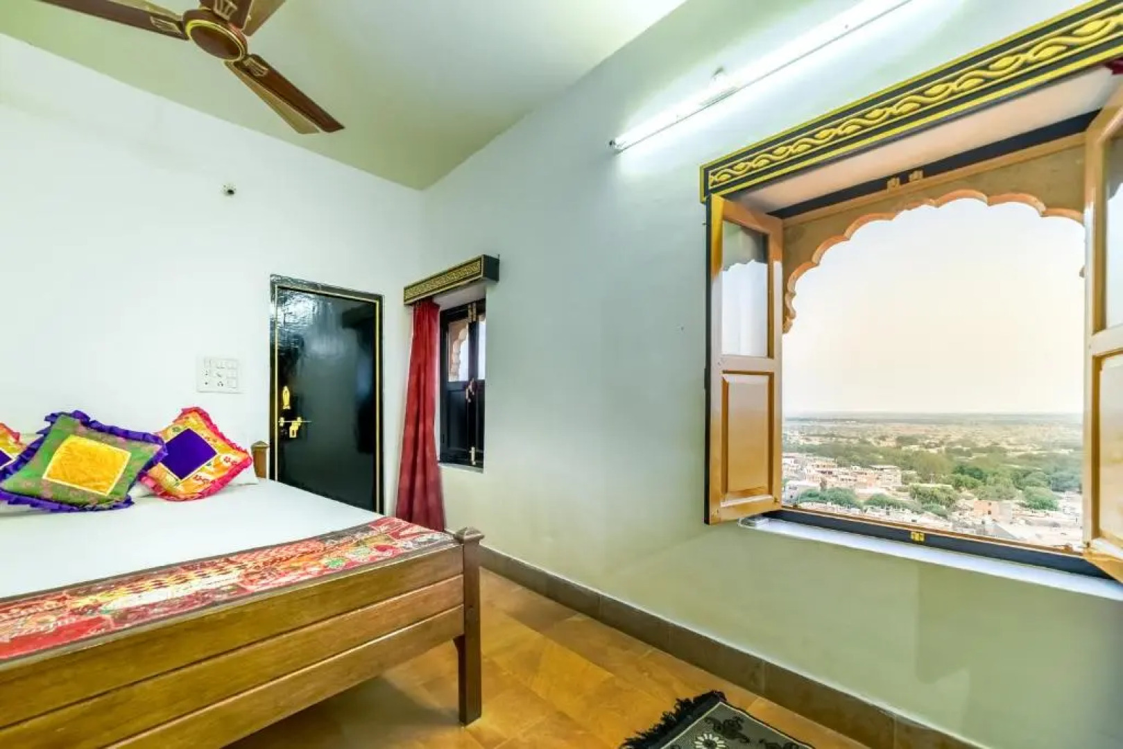 Mud Mirror Guesthouse