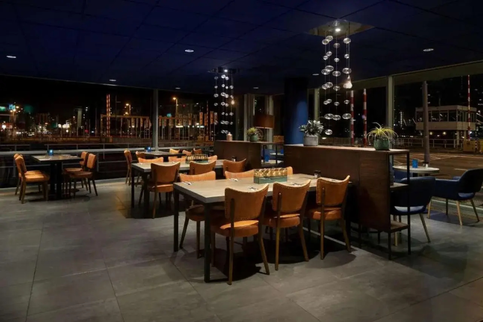 Отель DoubleTree by Hilton Rotterdam Centre