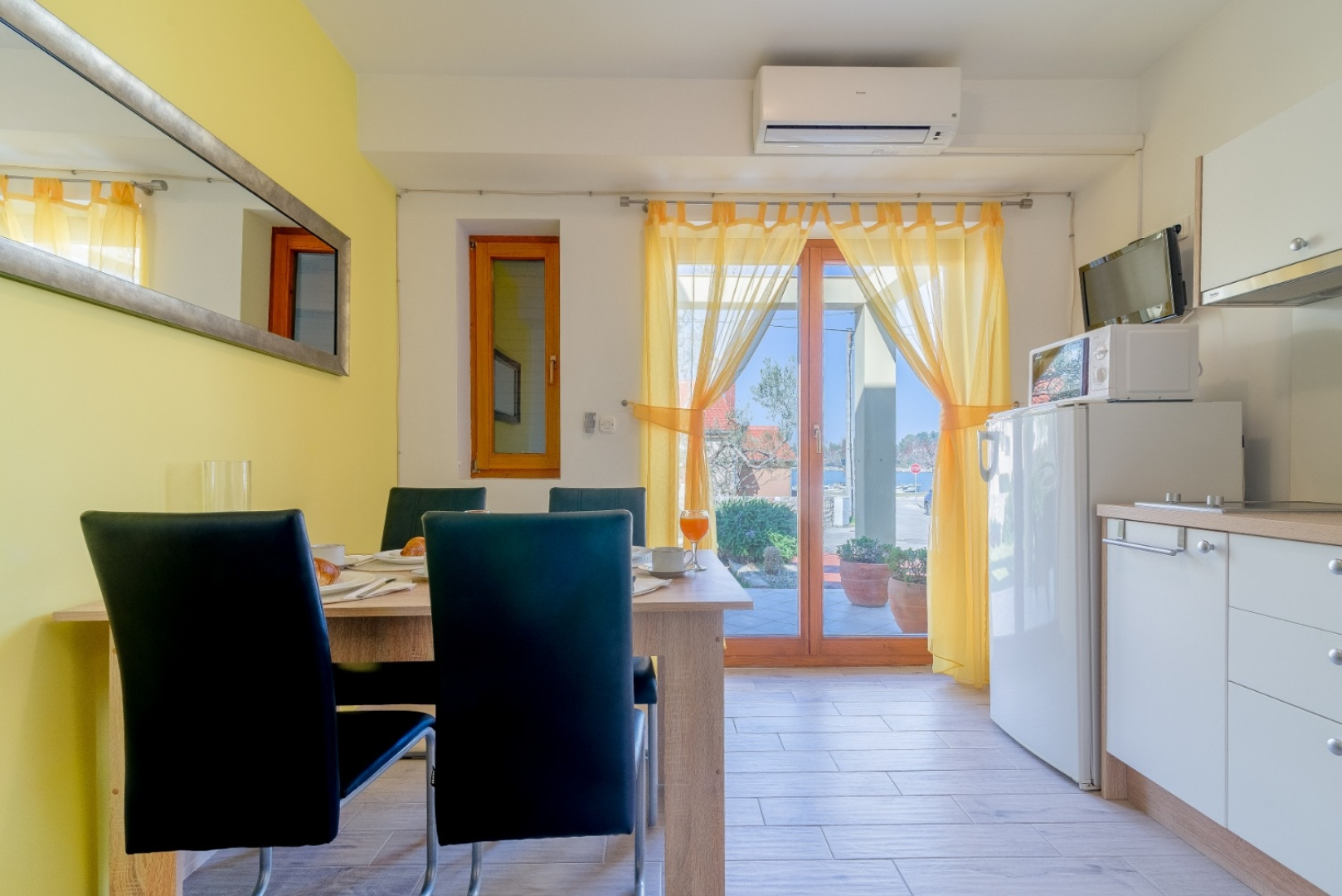 Apartment Bosko - 30m from the sea with parking: A3 Nin, Zadar riviera