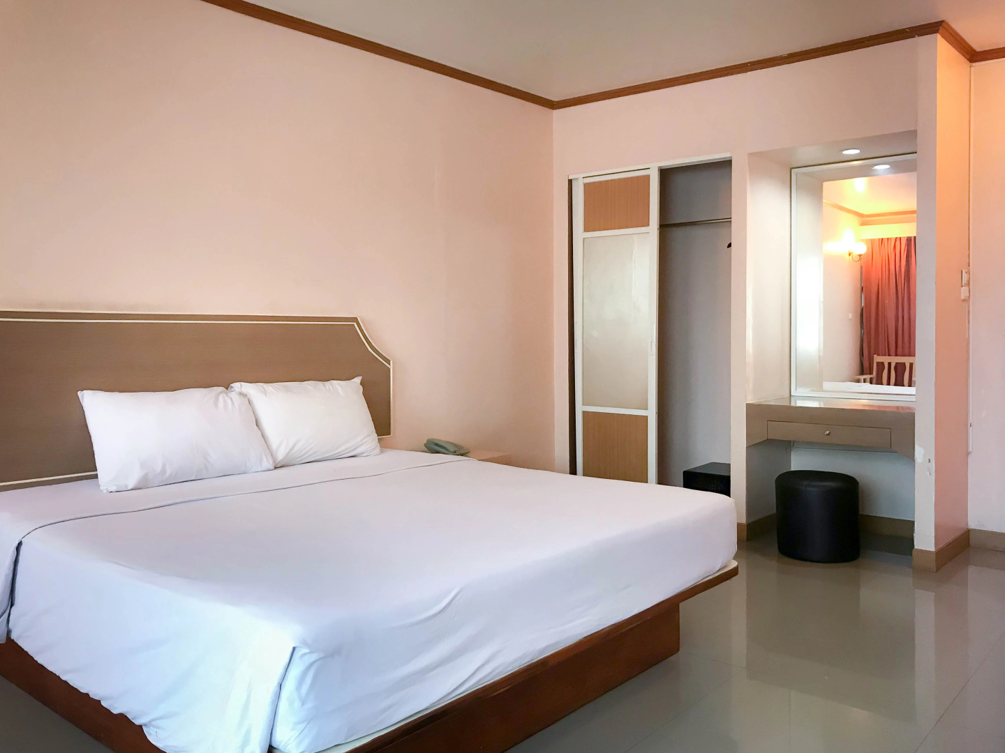 J TWO S Pratunam Hotel