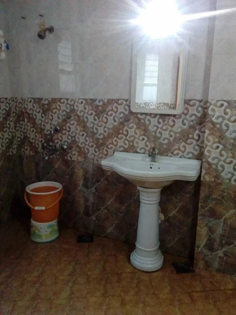 Iroomz Chalukya Residency