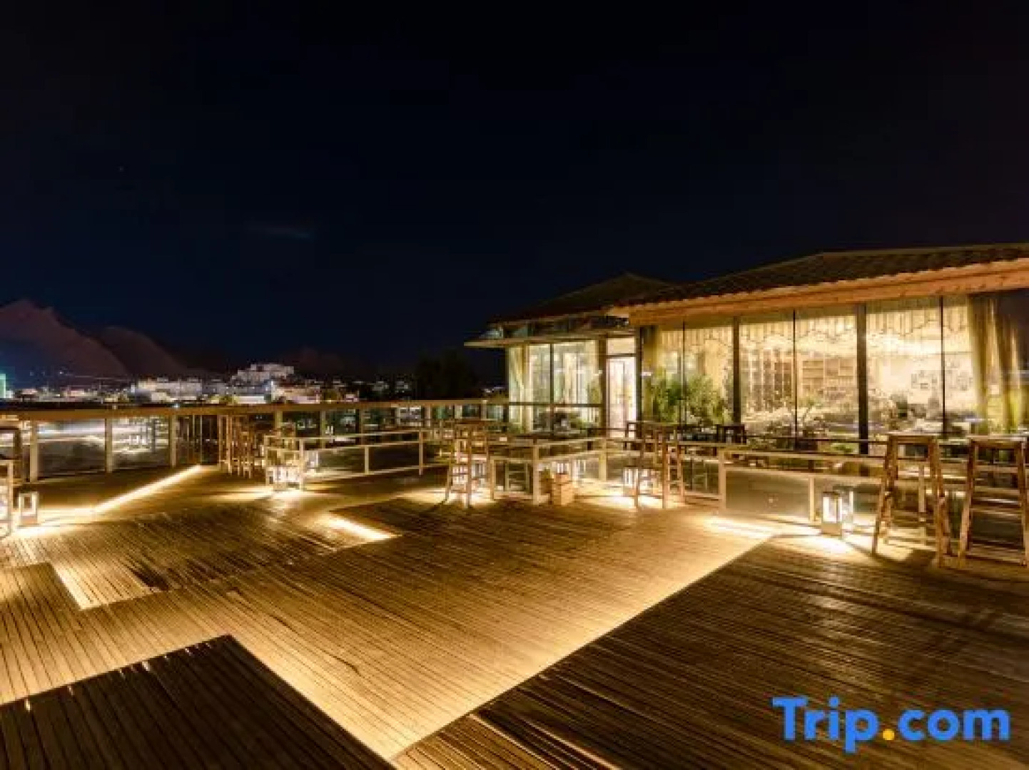 Yongze Lakeside International Hotel