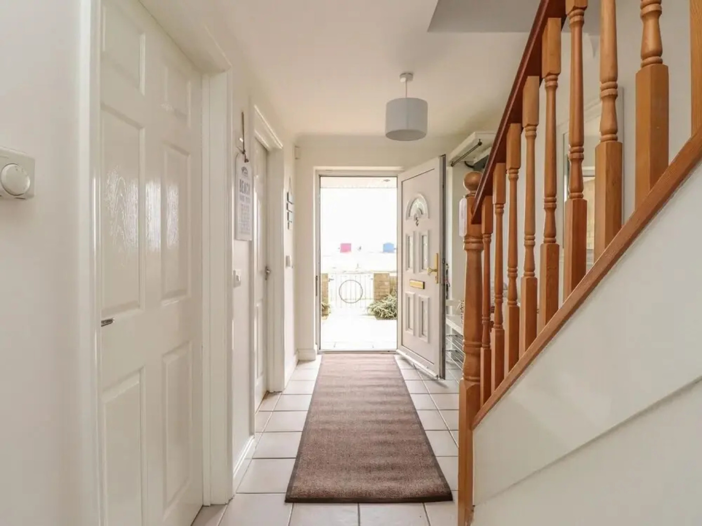 Beachfront House With Stunning sea Views and Jacuzzi Bathtub