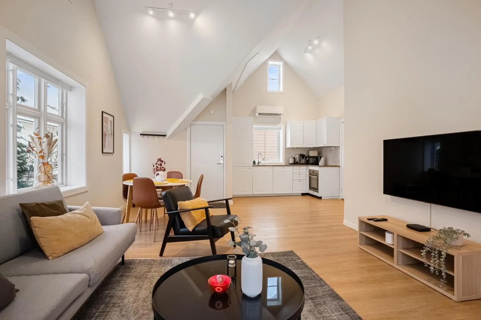 Unique and Spacious Apt close to City Centre