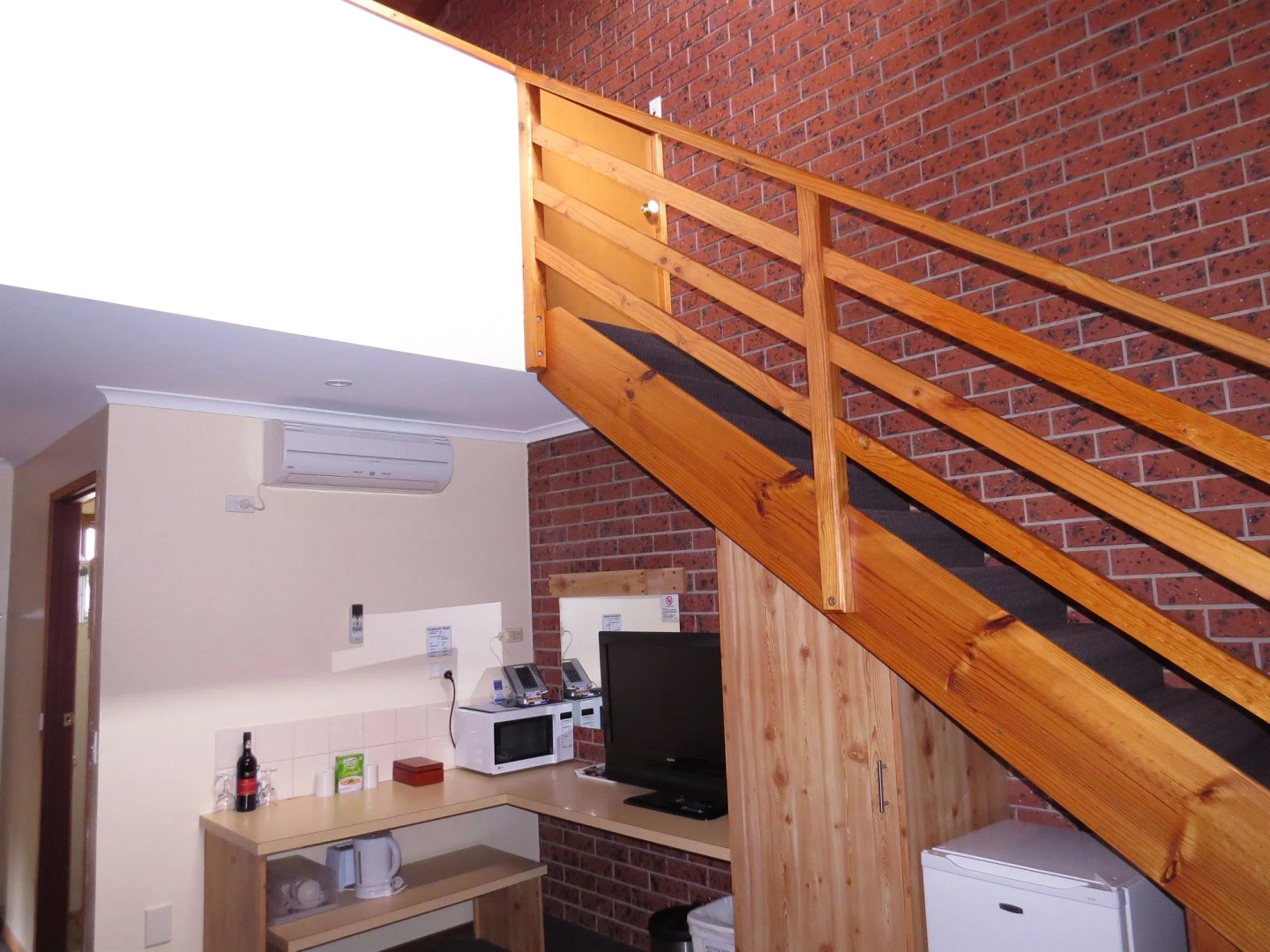 AAt 28 Goldsmith Motel