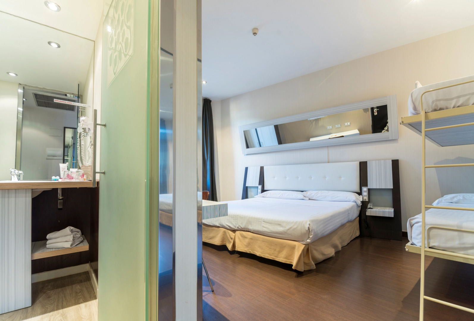 Отель Petit Palace Triball