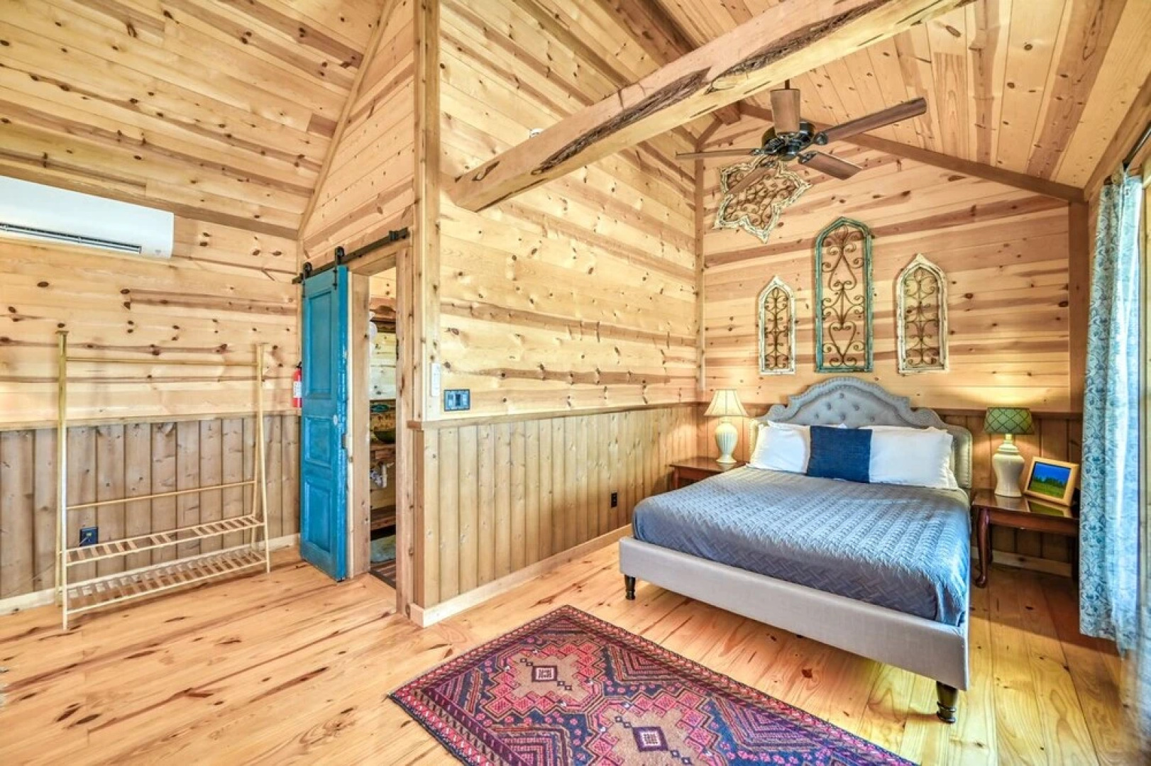 Cozy Cabin in the Heart of 290 Wine Trail