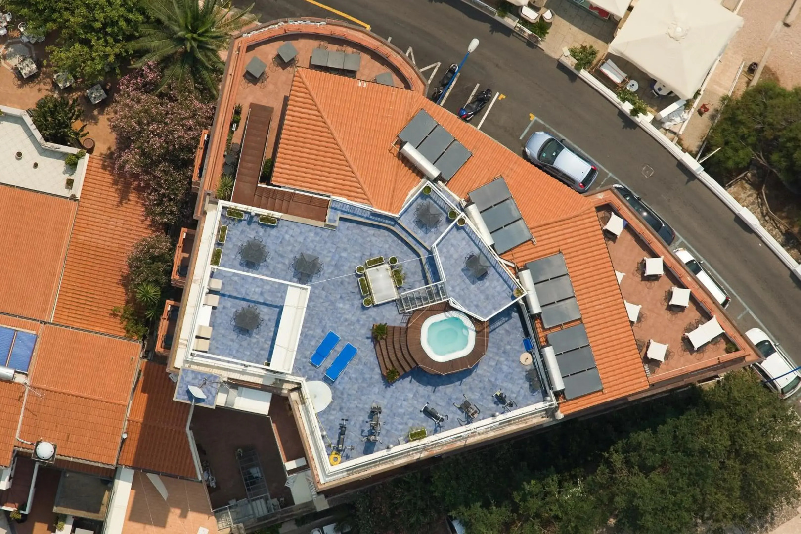 Bue Marino Hotel & Rooftop Bar