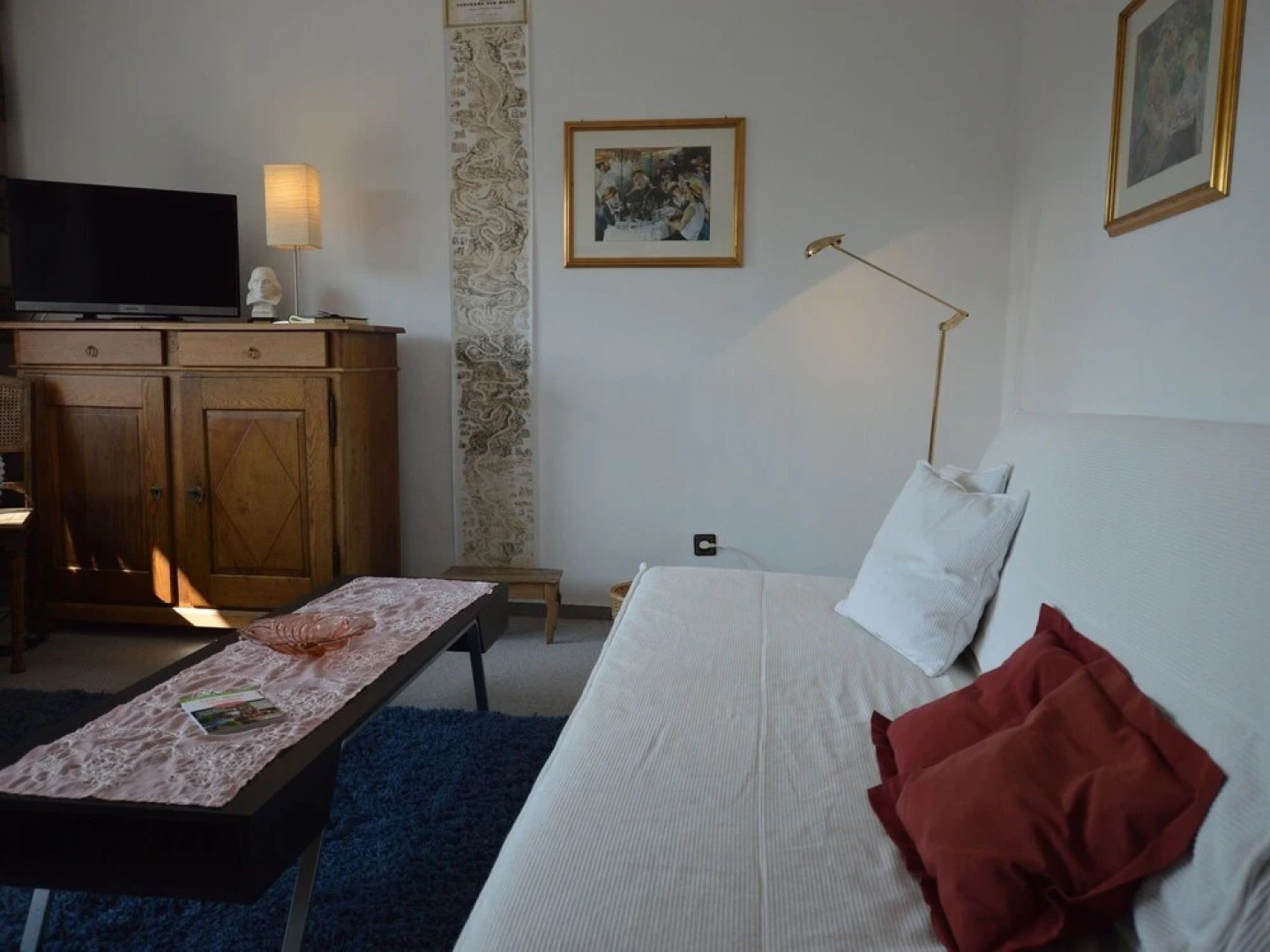 Comfortable And Stylishly Furnished Apartment With Marvellous View And Private Garden