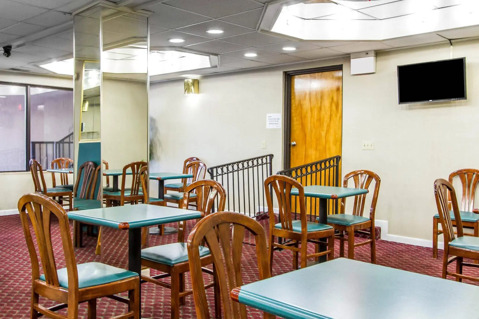 Econo Lodge & Suites Clarksville near Governors Square Mall