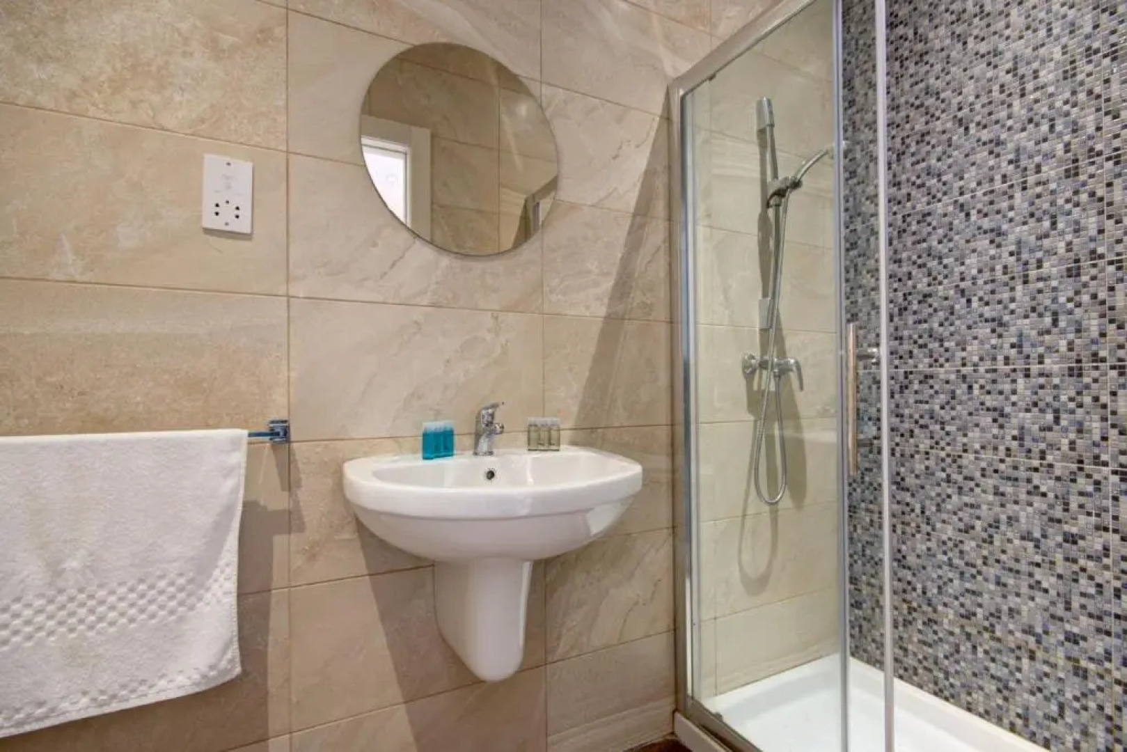 Modern Beach APT w Fantastic Sea Views - 1