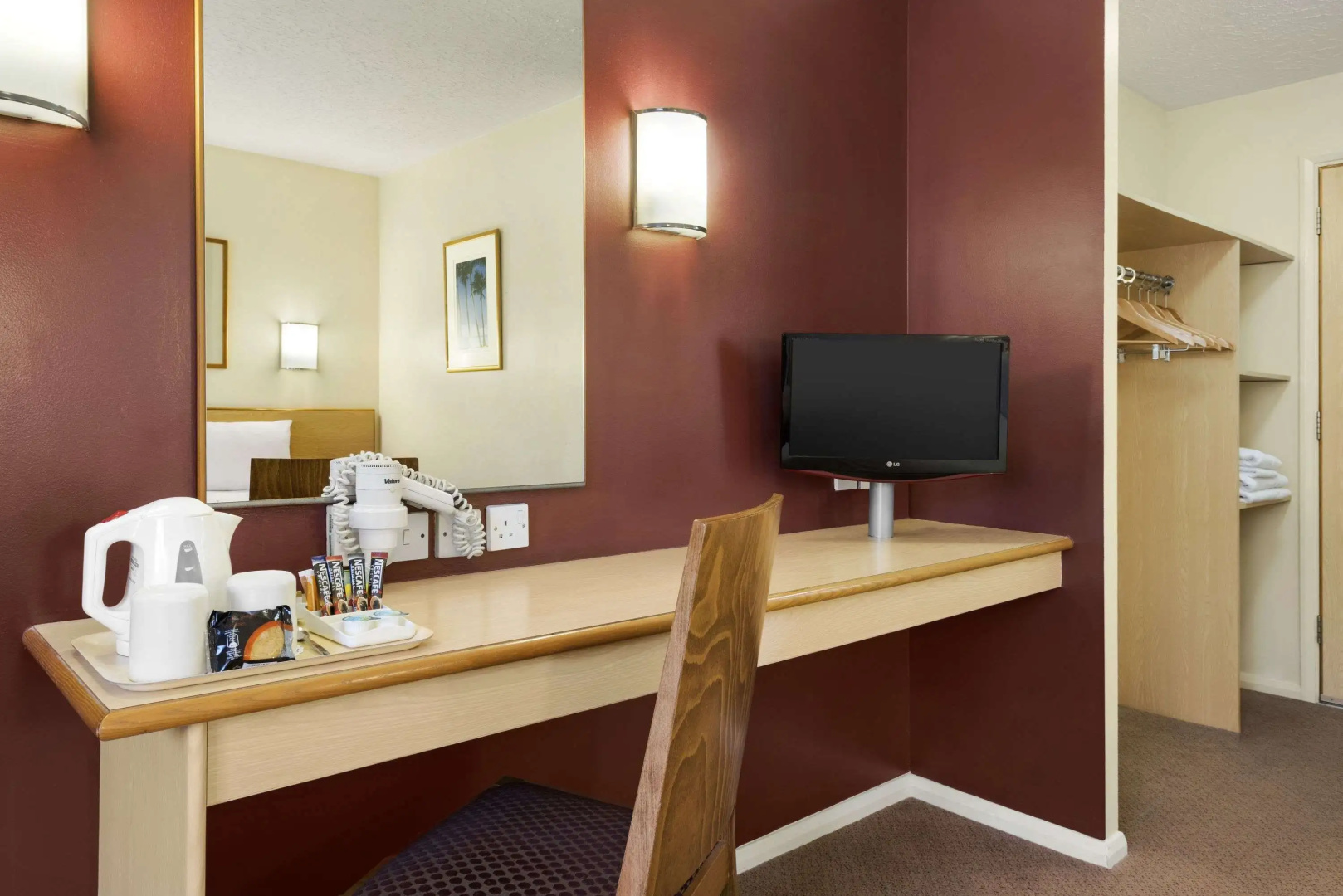 Days Inn by Wyndham Warwick South M40